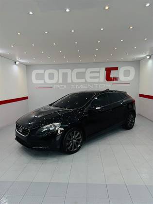 VOLVO V40 2.0 T4 COMFORT TURBO GASOLINA 4P AUTOMÁTICO